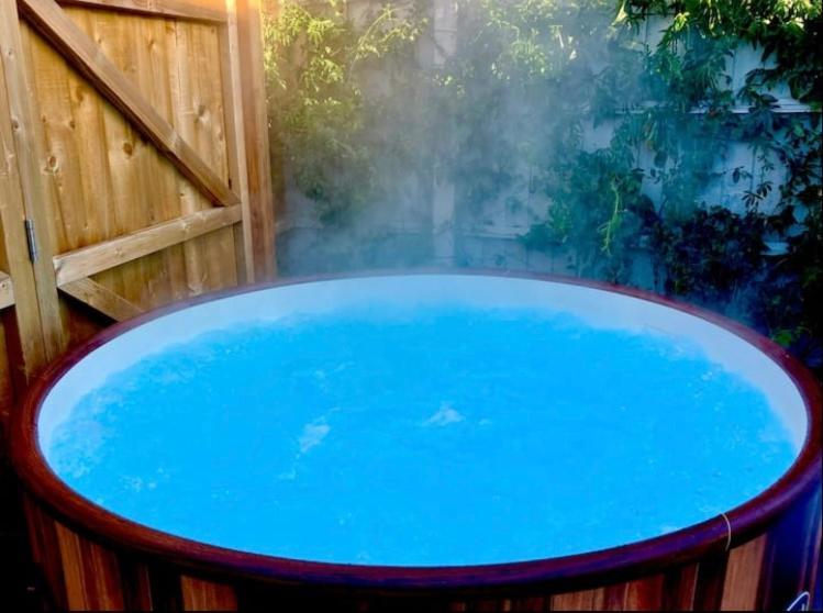 Elkstone Studio Private Hottub Pet Friendly Malvern ภายนอก รูปภาพ