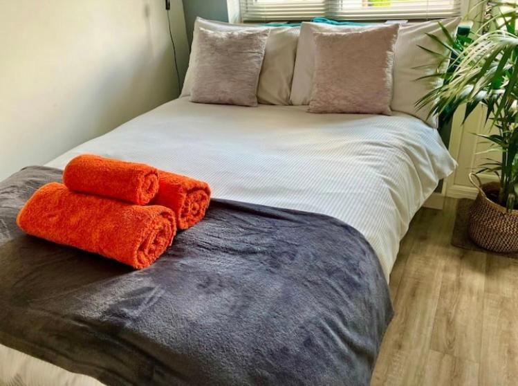 Elkstone Studio Private Hottub Pet Friendly Malvern ภายนอก รูปภาพ